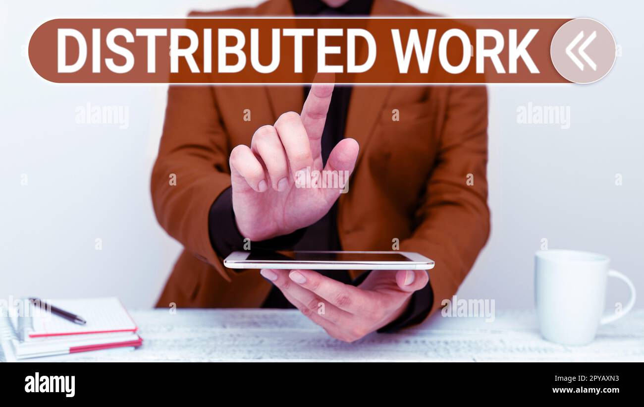 Visualizzazione concettuale lavoro distribuito. Parola scritta su praticato dalle imprese che utilizzano le strutture di rete Foto Stock