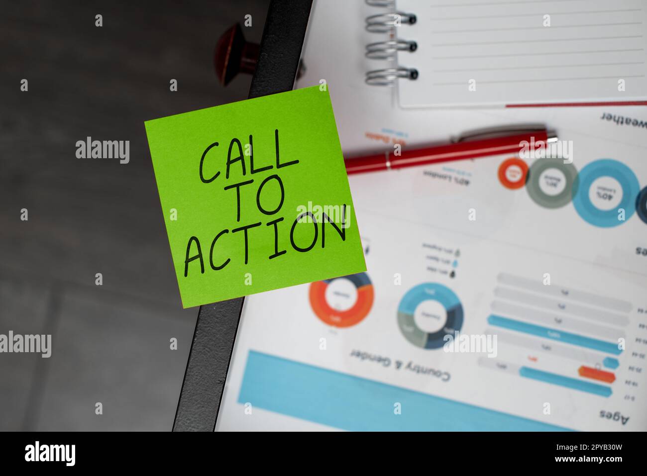 Scrittura di testo Call to Action. Panoramica aziendale incoraggiare il passaggio alle decisioni per portare avanti una strategia di successo Foto Stock