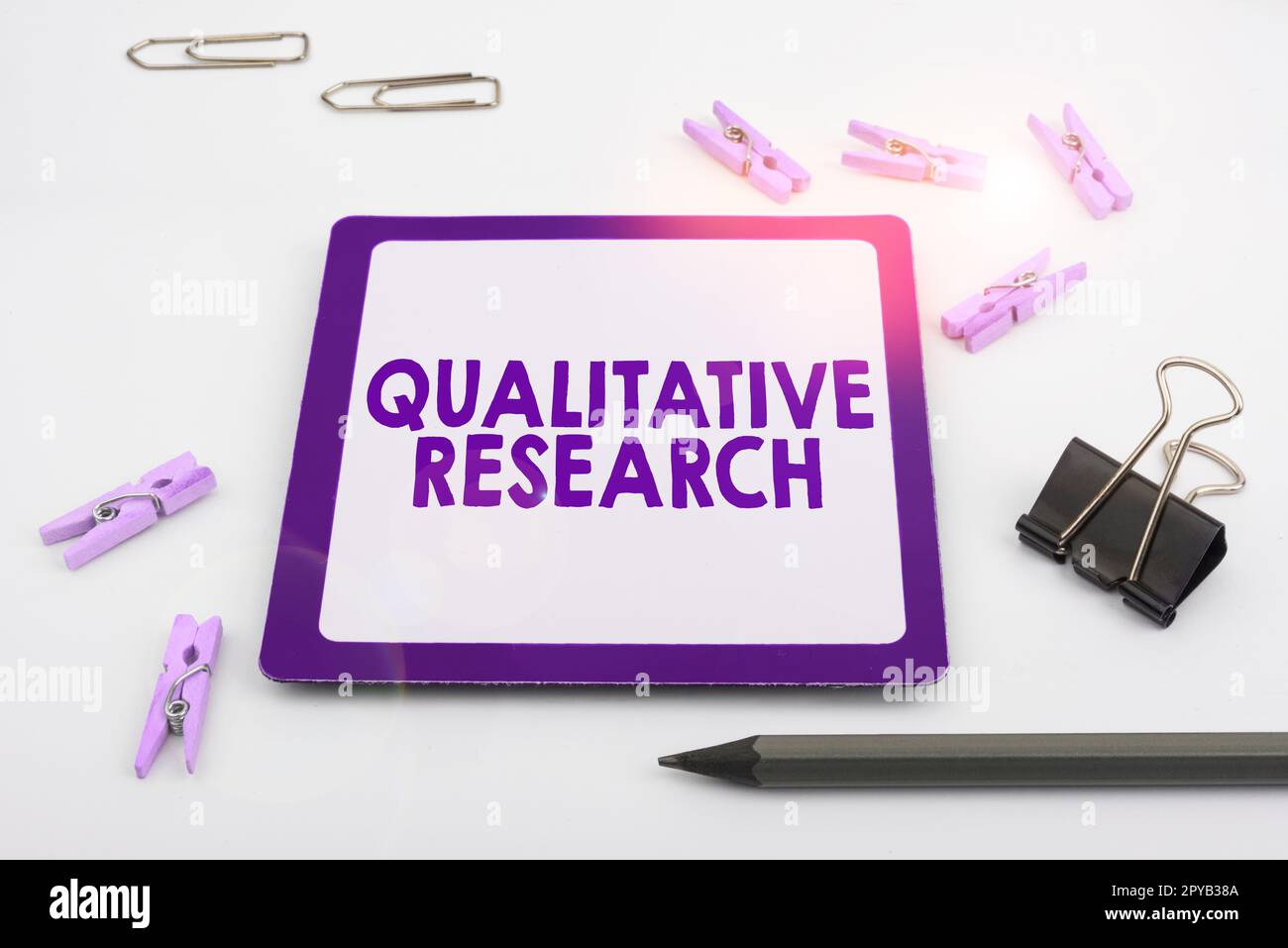 Scrittura visualizzazione testo Ricerca qualitativa. Concetto che significa certificato per svolgere un lavoro competente con esperienza Foto Stock