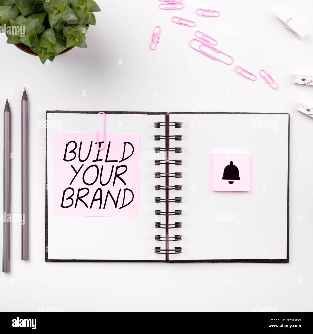 Scrivere il testo visualizzato costruire il vostro marchio. Approccio aziendale fare un'identità commerciale Pubblicità di marketing Foto Stock