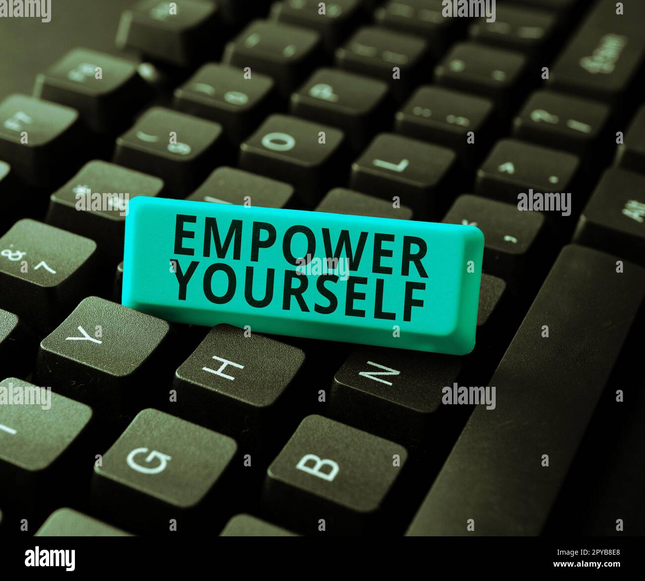 Cartello di testo che mostra Empower Yourself. Approccio aziendale prendendo il controllo della vita impostare gli obiettivi scelte positive Foto Stock
