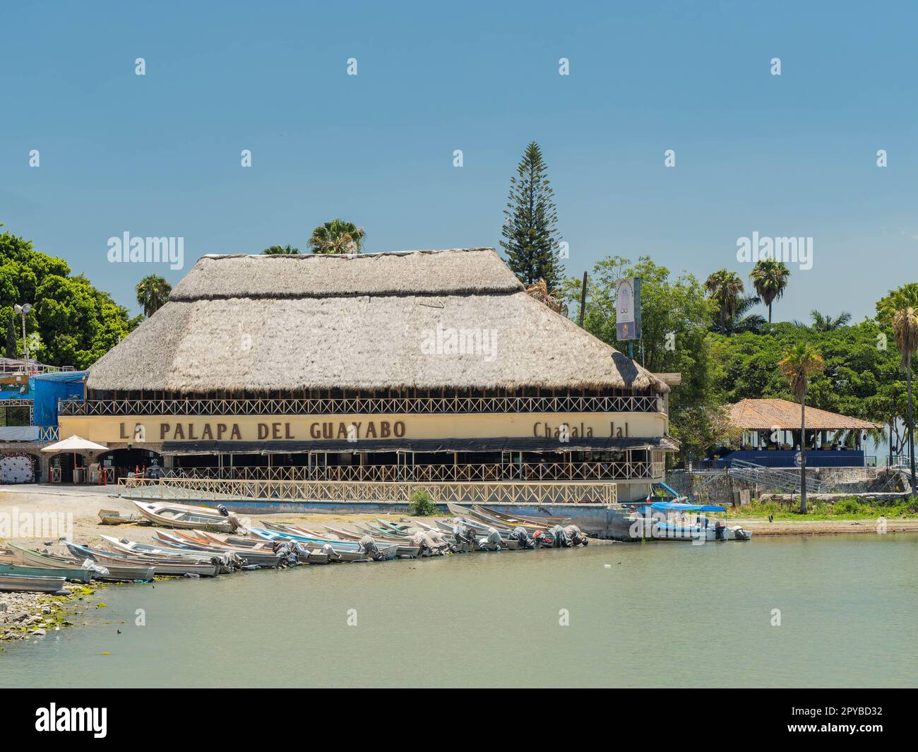 Messico, Apr 28 2023 - Vista soleggiata del ristorante la palapa del guayabo Foto Stock