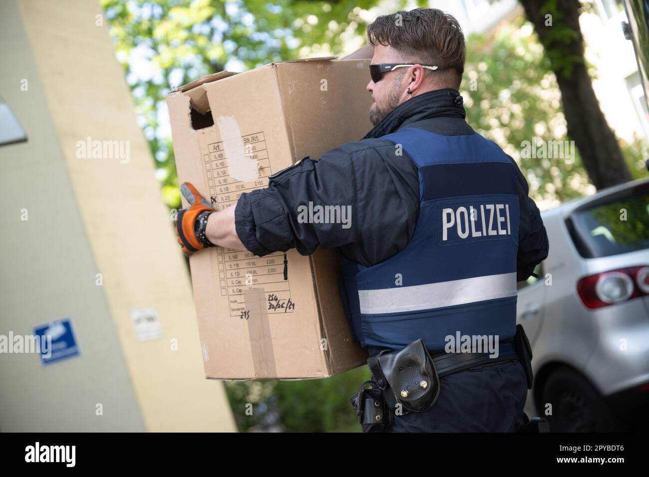 Magonza, Germania. 03rd maggio, 2023. Con un'operazione su larga scala in diversi stati tedeschi, la polizia ha intrapreso azioni contro i membri della mafia italiana 'Ndrangheta. Credit: Sebastian Gollnow/dpa/Alamy Live News Foto Stock