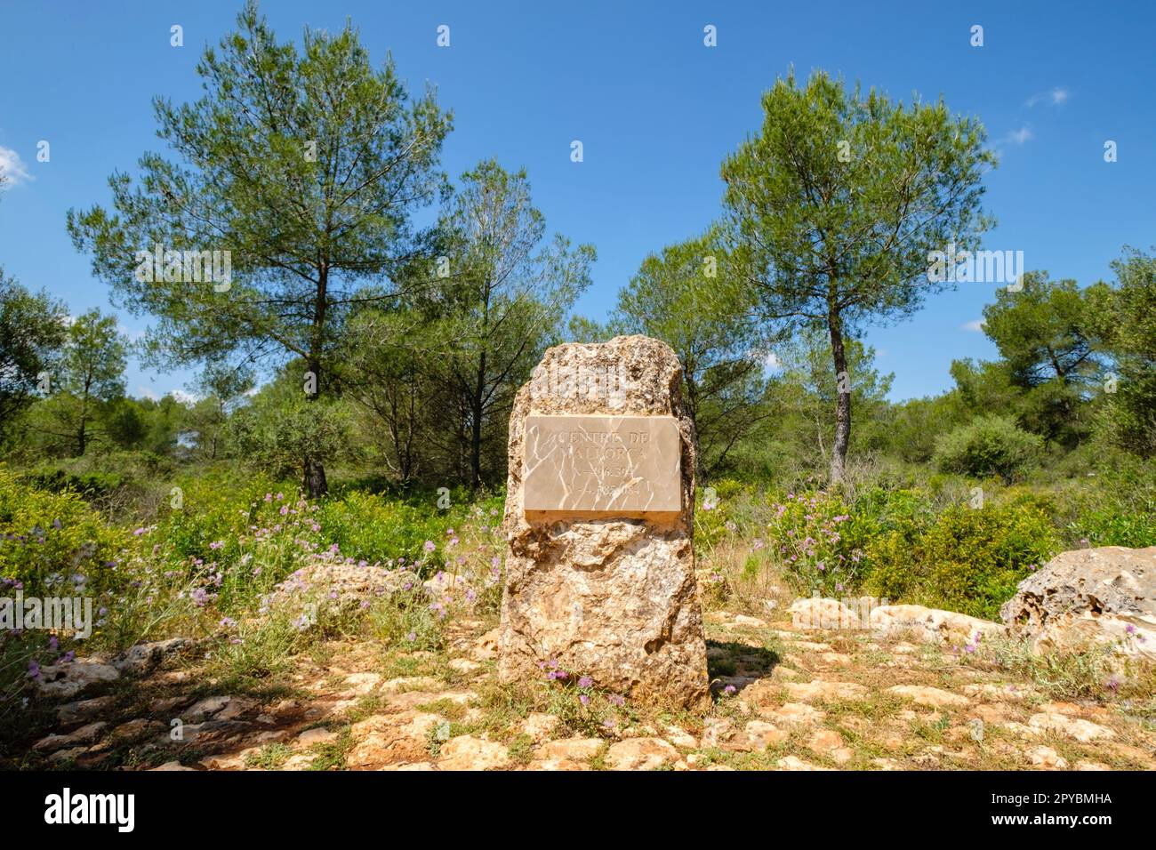 Monumento che indica il punto centrale dell'isola di maiorca, SA Comuna, Lloret de Vistalegre, noto anche come Llorito, situato nella zona geografica Foto Stock