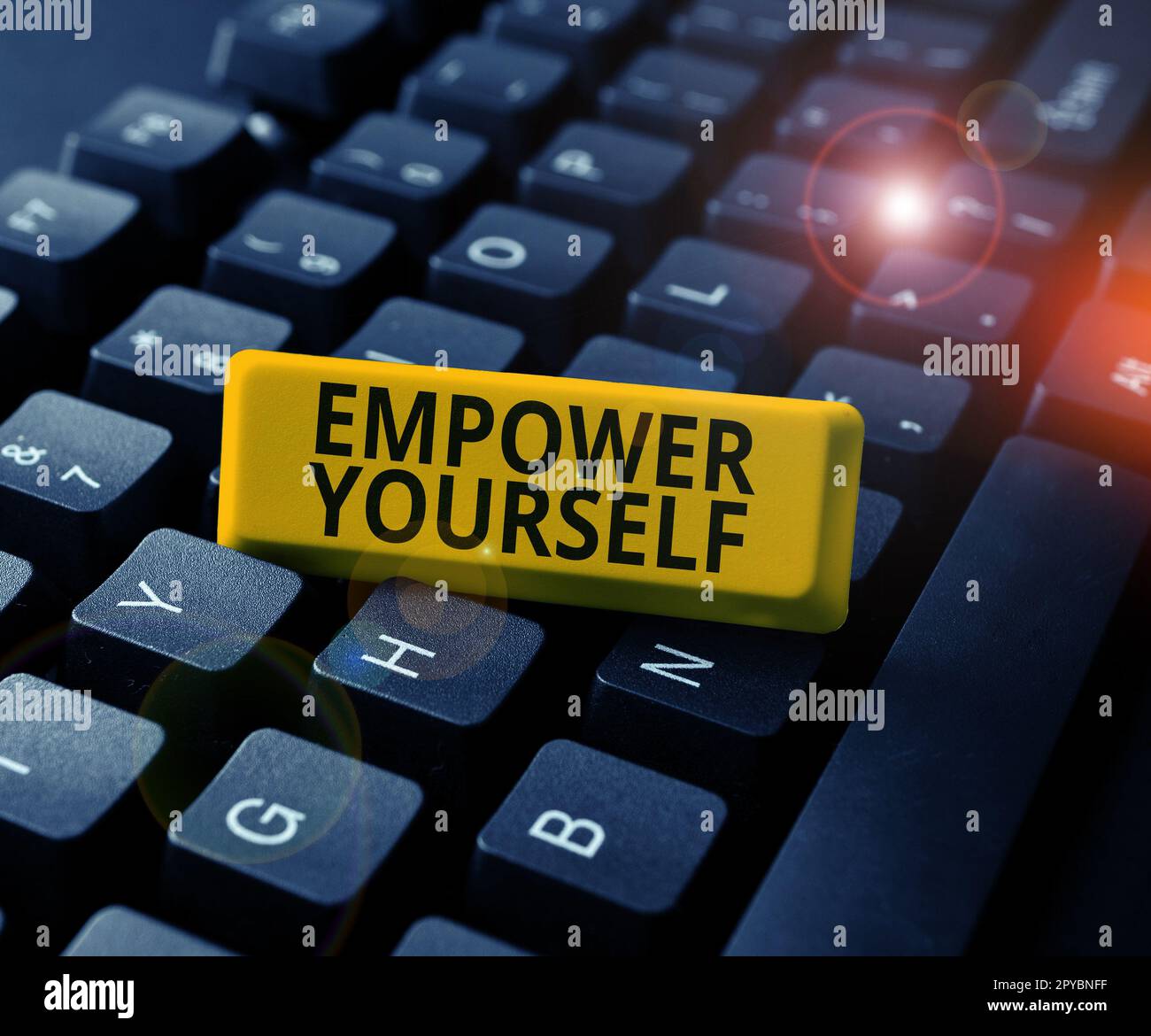 Scrittura a mano del testo Empower Yourself. Parola per prendere il controllo degli obiettivi di regolazione di vita scelte positive Foto Stock
