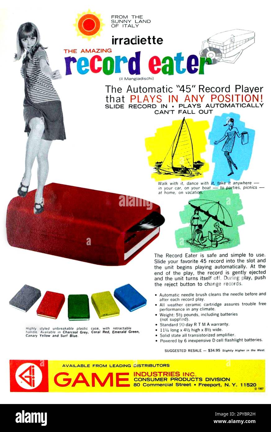 1967 spot vintage per lettore di dischi portatili per single. Ragazza che balla in cima. Foto Stock