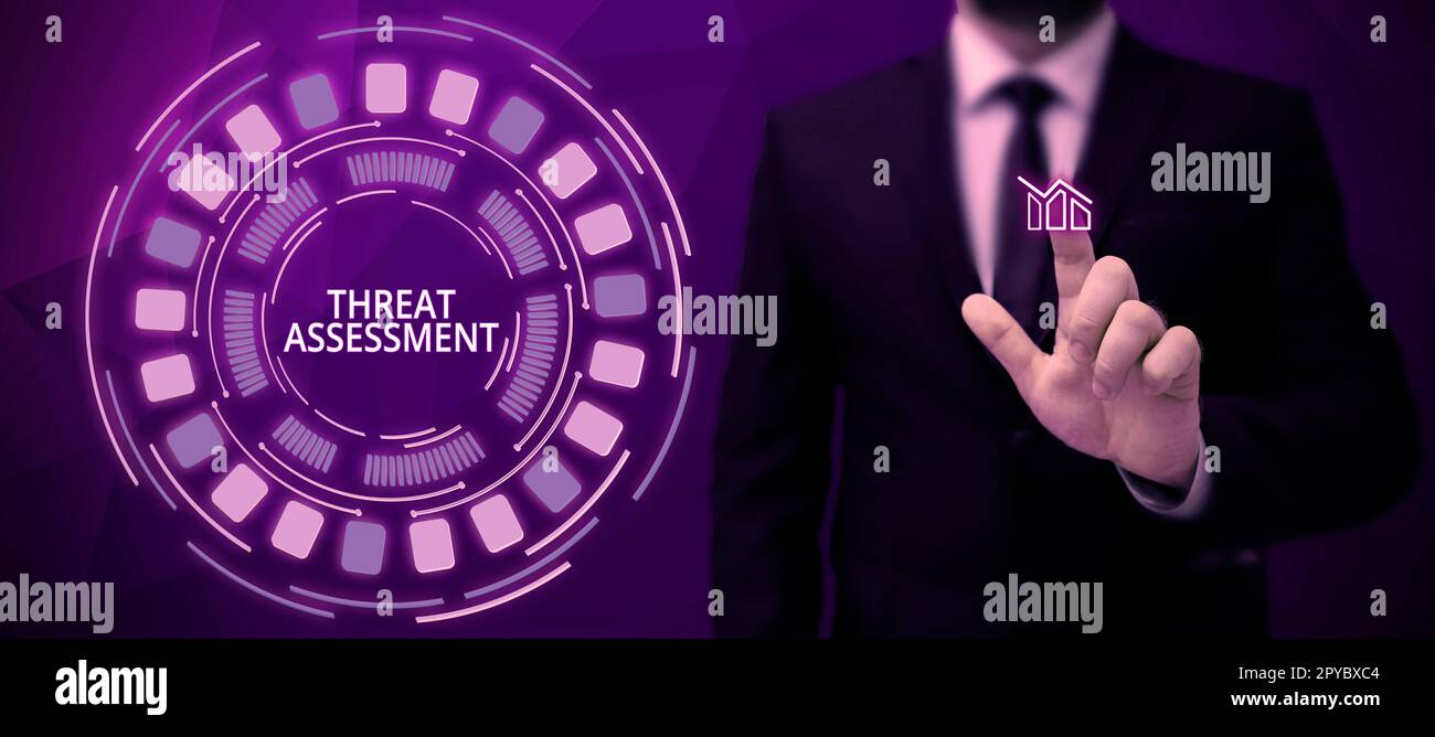 Scrittura con testo Threat Assessment visualizzato. Foto concettuale che determina la gravità di una potenziale minaccia Foto Stock