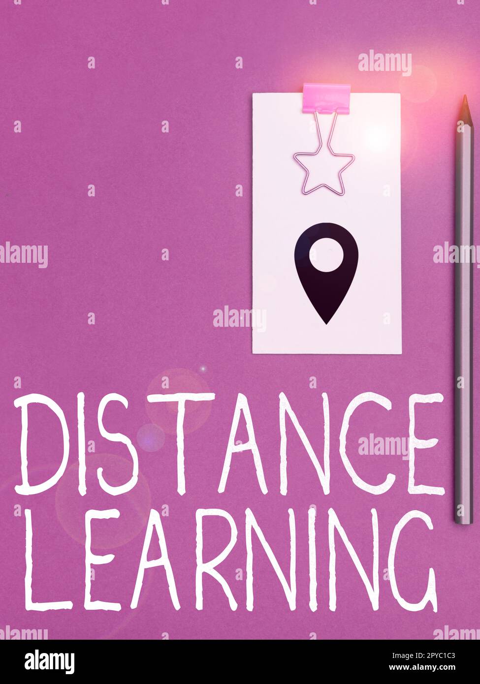 Scrittura a mano testo apprendimento a distanza. Lezioni educative sull'approccio aziendale trasmesse in remoto su Internet Foto Stock