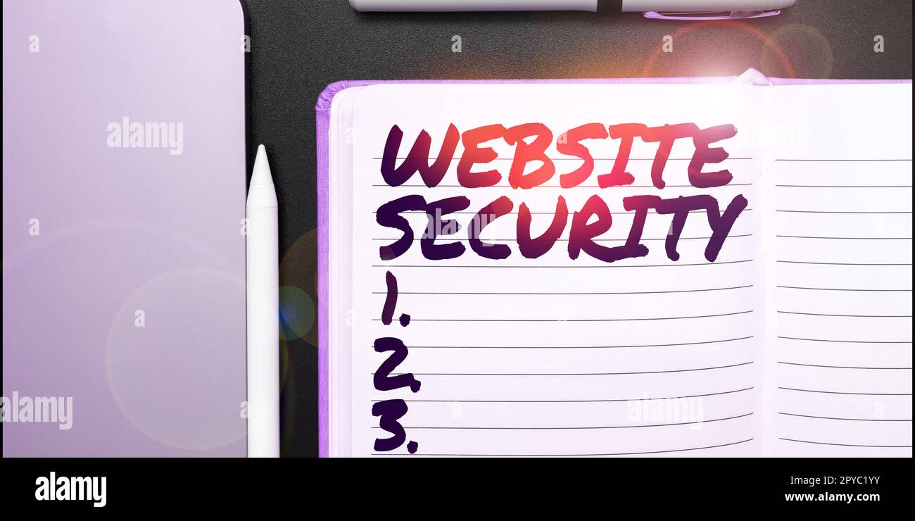 Segno che mostra sicurezza del sito web. Parola scritta su componente critico per proteggere e proteggere i siti web Foto Stock