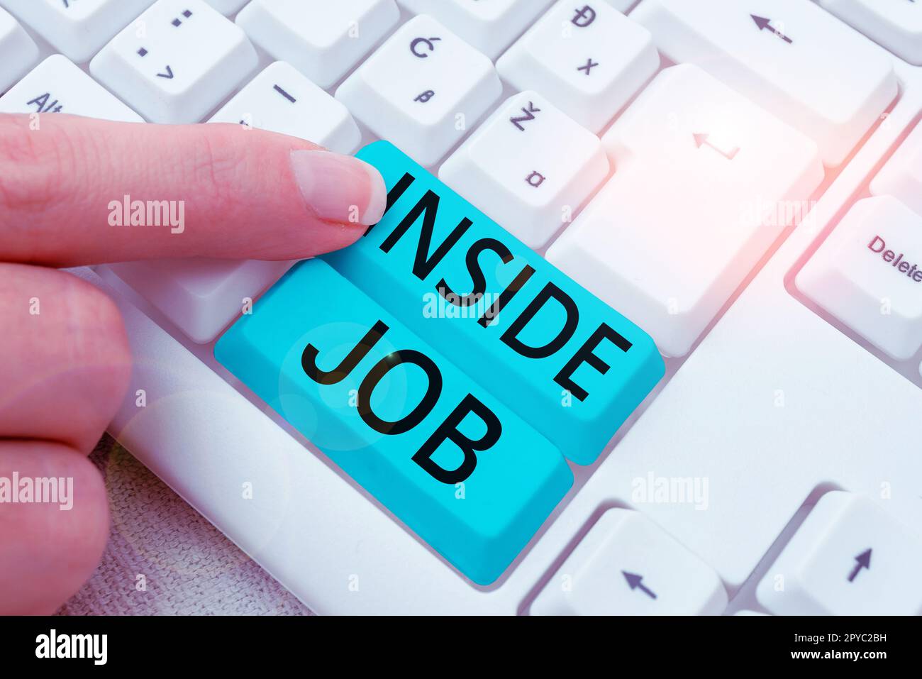 Segno visualizzato all'interno del lavoro. Parola per fatto con l'aiuto di qualcuno in una posizione all'interno di un'organizzazione o di un gruppo Foto Stock