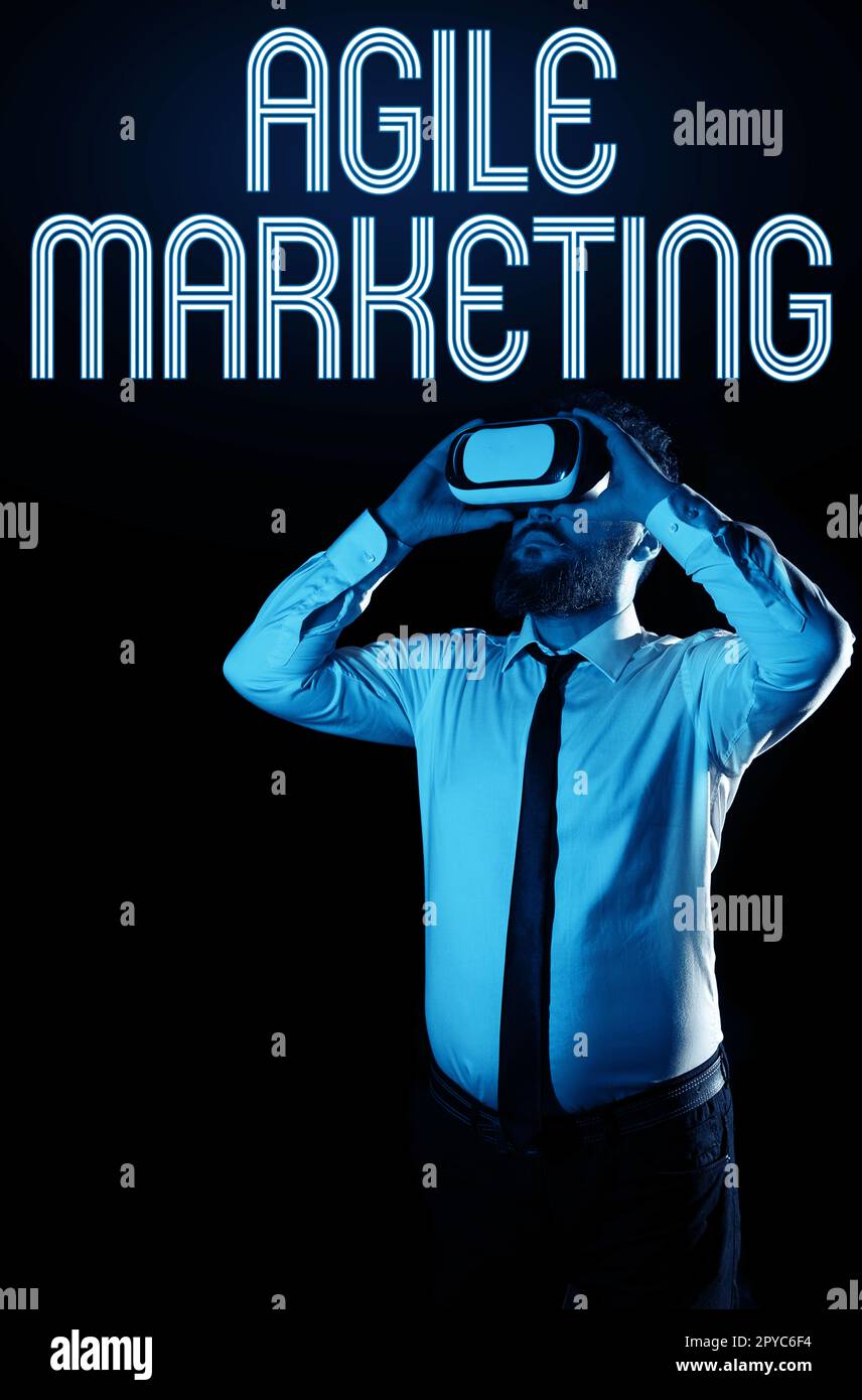Scrittura a mano testo Agile Marketing. Panoramica aziendale focalizzata sugli sforzi dei team che offrono valore al cliente finale Foto Stock