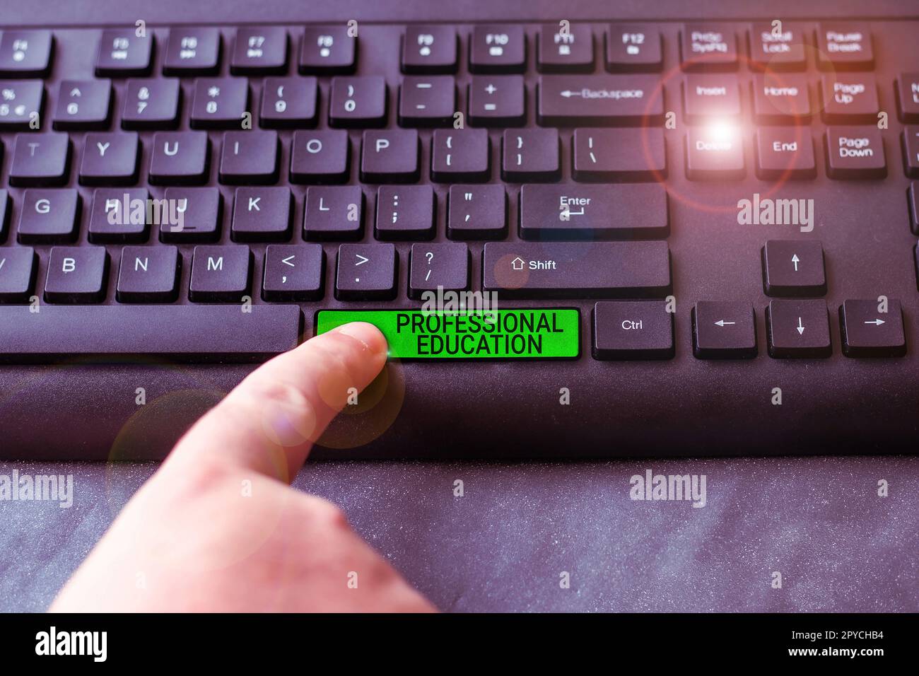 Scrittura a mano segno formazione professionale. Word for Continuing Education Units Specialized Training Foto Stock