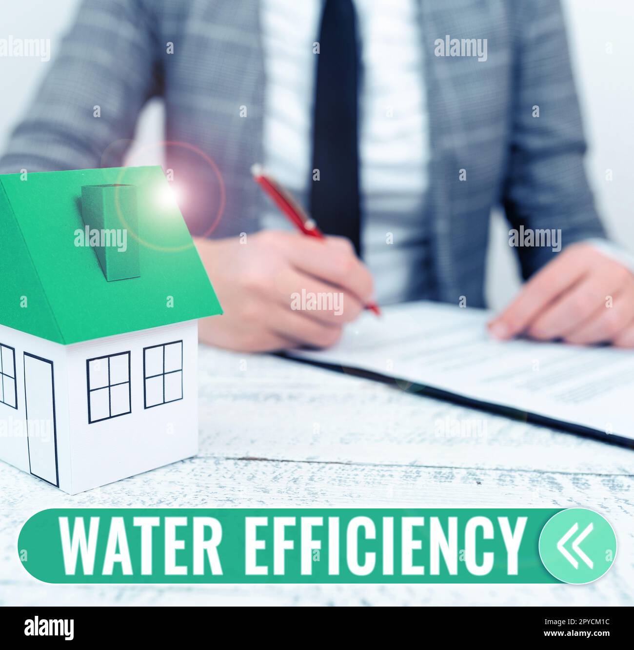 Segno che mostra l'efficienza dell'acqua. Parola per ridurre spreco di acqua misurando quantità di acqua richiesta Foto Stock