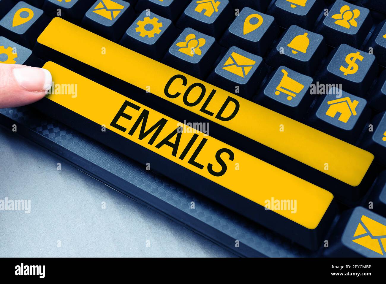 Visualizzazione concettuale delle e-mail a freddo. Parola per e-mail non richieste inviate a un destinatario senza contatto preventivo Foto Stock