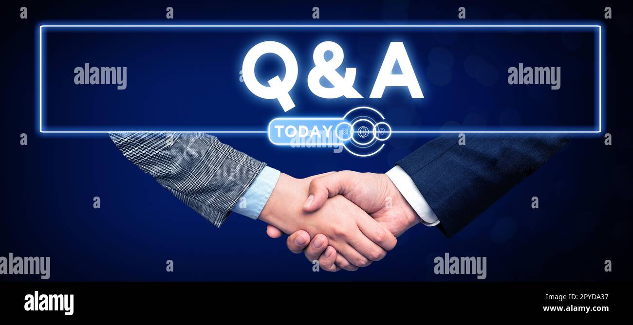 Testo scritto a mano Q A. approccio aziendale definito come domande e risposte Foto Stock