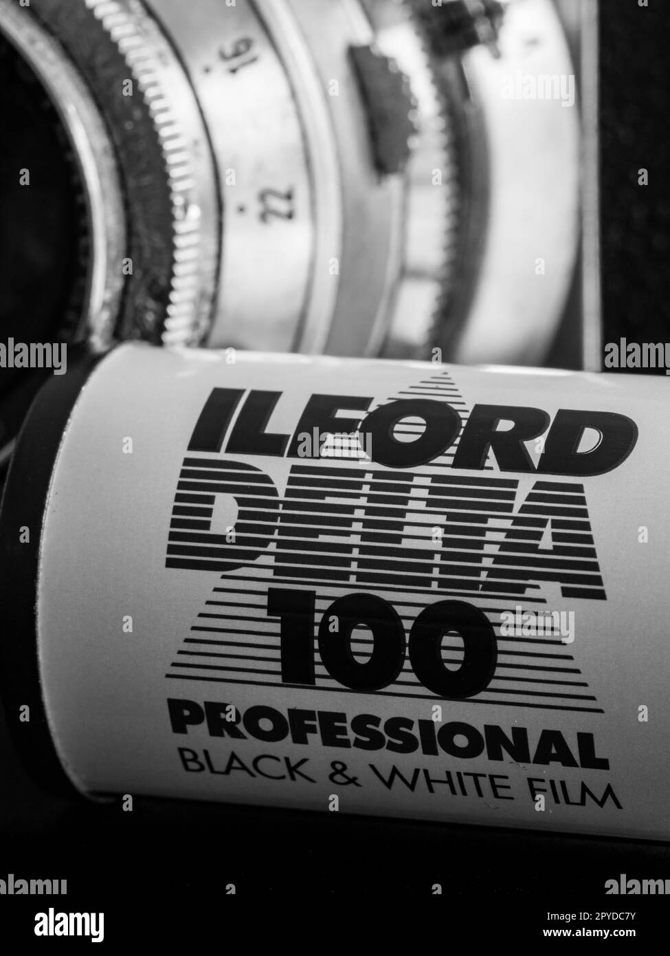 Manchester UK 2023 maggio rotolo di Ilford Delta 100 film in bianco e nero 35mm Foto Stock