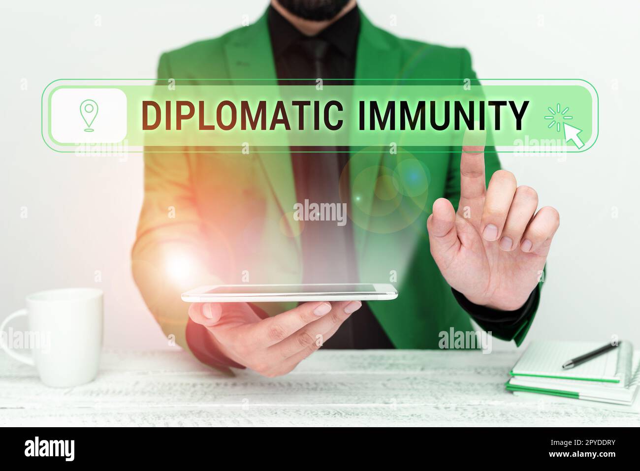 Scrittura a mano testo immunità diplomatica. Parola per legge che conferisce ai diplomatici stranieri diritti speciali nel paese in cui lavorano Foto Stock