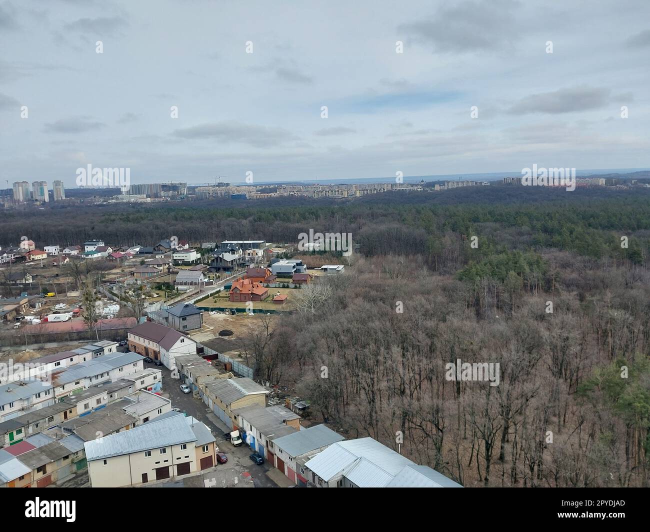 Panorama della città dall'alto di un edificio a più piani Foto Stock
