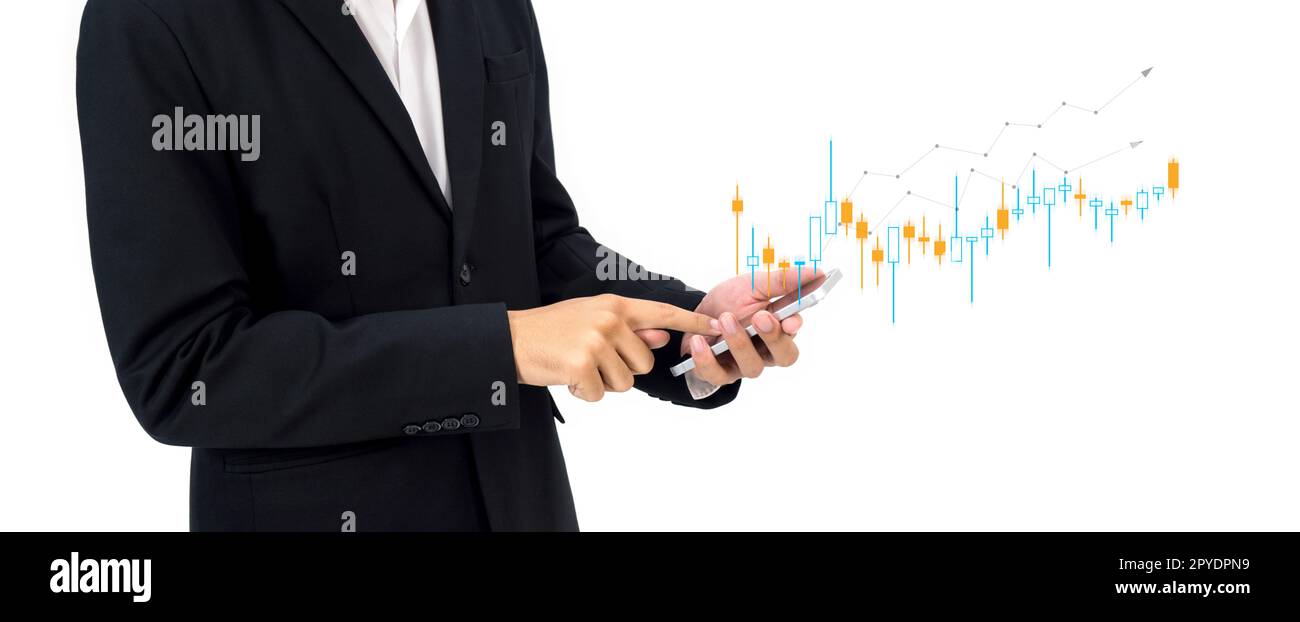 Mano di un uomo d'affari o di un commerciante che mostra un inventario di ologrammi virtuali in crescita su smartphone, pianificazione e strategia. Borsa, crescita aziendale, progresso o concetto di successo. Foto Stock