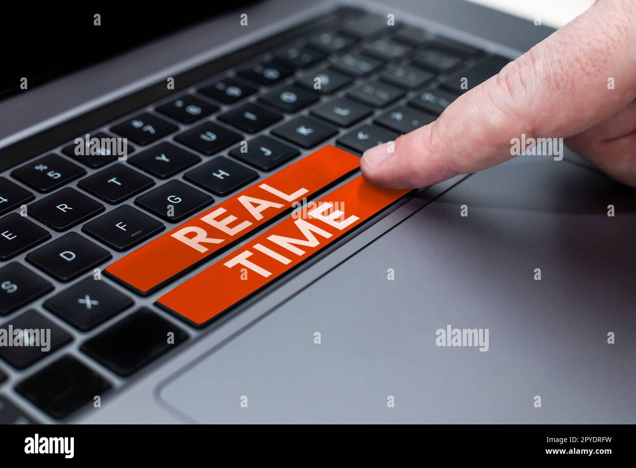 Didascalia concettuale in tempo reale. Foto concettuale il tempo effettivo durante il quale si verifica un processo o un evento Foto Stock