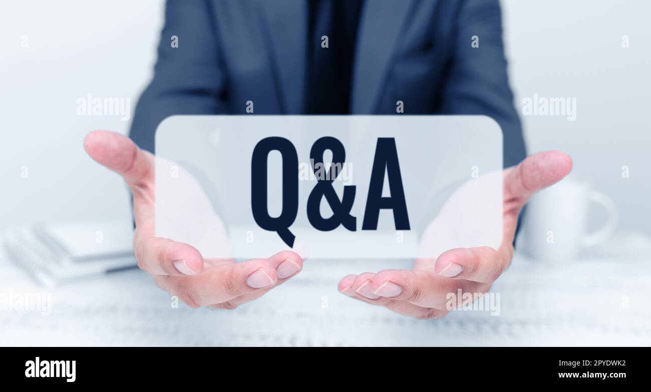 Testo scritto a mano Q A. Panoramica aziendale definita come domande e risposte Foto Stock