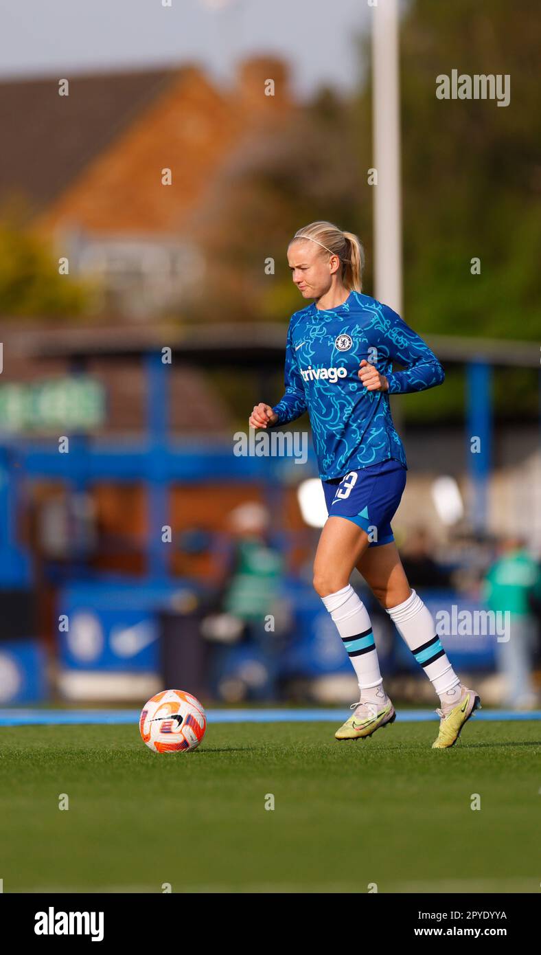 Londra, Regno Unito. 03rd maggio, 2023. Londra, Inghilterra, 3rd 2023 maggio: Pernille Harder (23 Chelsea) si scalda prima della partita di calcio della Super League femminile di Barclays fa tra Chelsea e Liverpool a Kingsmeadow a Londra, Inghilterra. (James Whitehead/SPP) Credit: SPP Sport Press Photo. /Alamy Live News Foto Stock