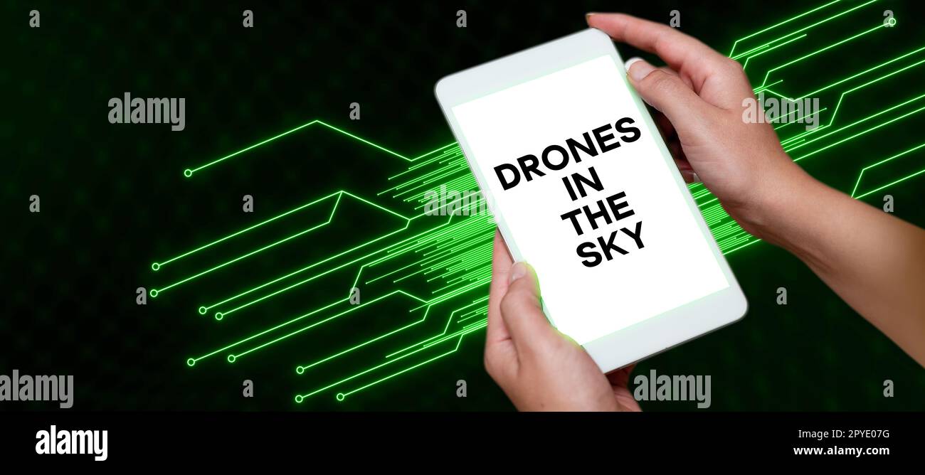 Esposizione concettuale droni nel cielo. Panoramica aziendale moderna tecnologia avanzata delle telecamere aeree Foto Stock