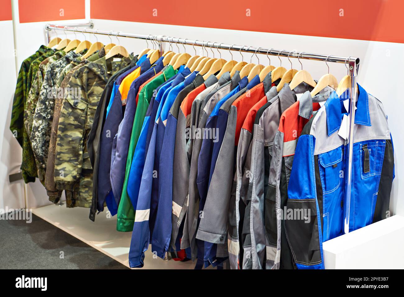 Giubbotti da lavoro per costruttori e industria Foto Stock