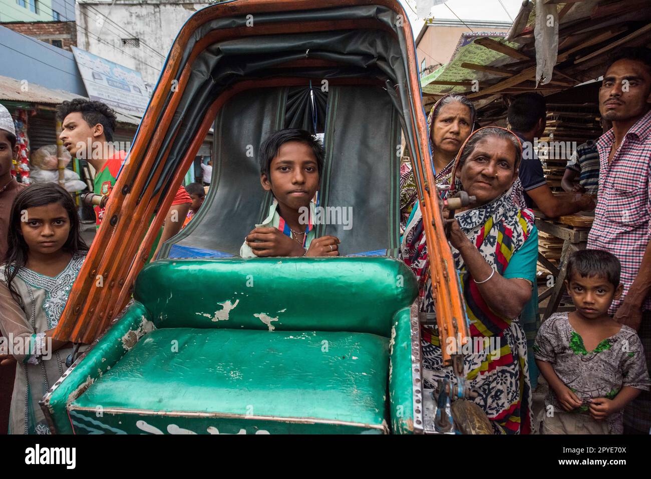 Bangladesh, Khulna, Sonadanga. Persone per le strade del Bangladesh il 18 marzo 2017. Solo per uso editoriale. Foto Stock