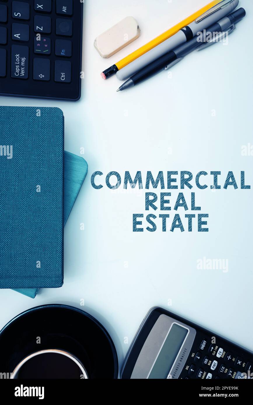 Ispirazione mostrando segno commerciale Real Estate. Concettuale foto reddito costruzione di proprietà o terreno per scopi commerciali Foto Stock