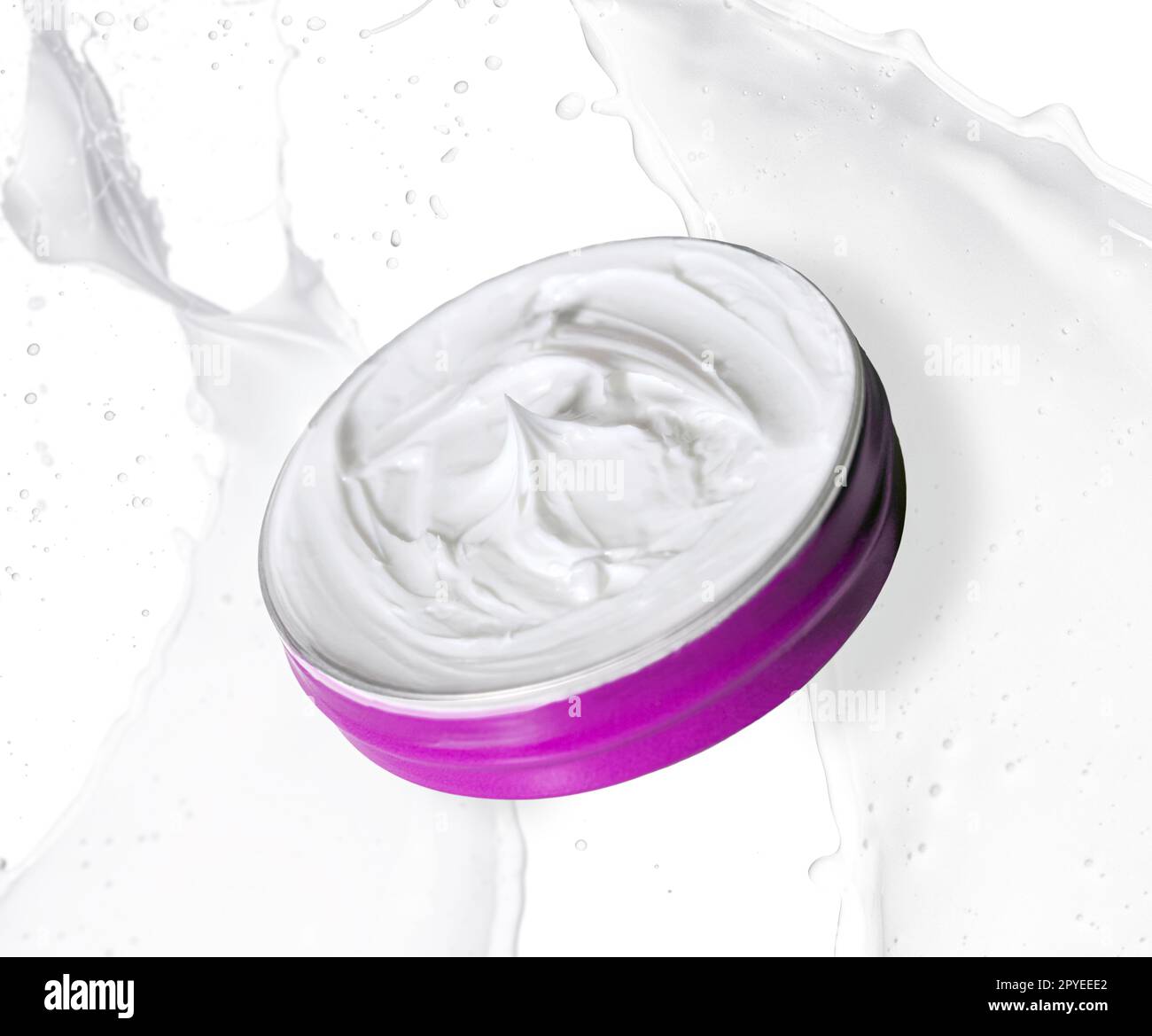 Crema bianca generica per cosmetici. Foto adattabile a qualsiasi prodotto da pubblicizzare. Foto Stock