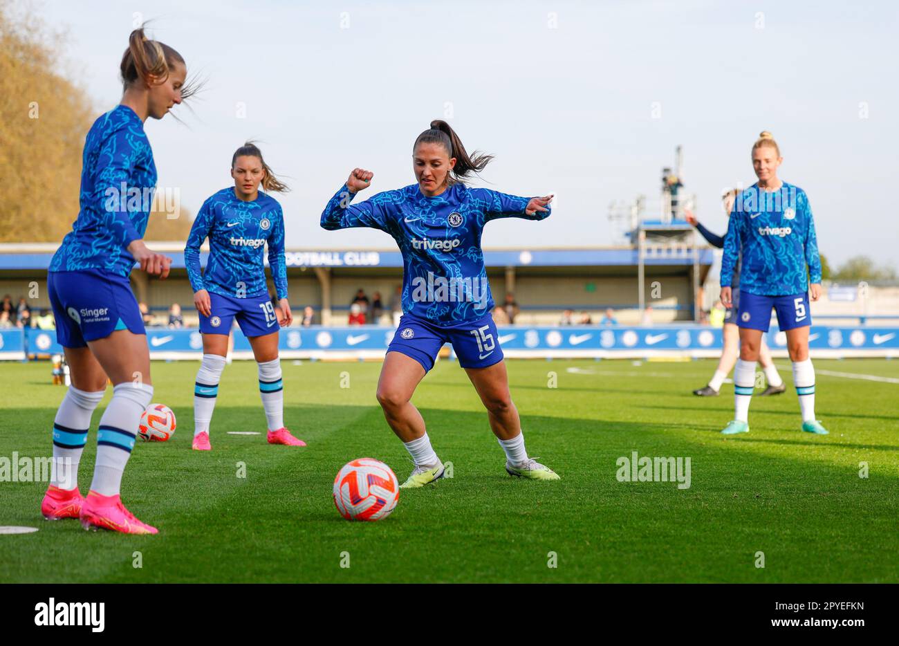 Londra, Regno Unito. 03rd maggio, 2023. Londra, Inghilterra, 3rd 2023 maggio: I giocatori di Chelsea si scaldano prima della partita di calcio di Barclays fa Women's Super League tra Chelsea e Liverpool a Kingsmeadow a Londra, Inghilterra. (James Whitehead/SPP) Credit: SPP Sport Press Photo. /Alamy Live News Foto Stock
