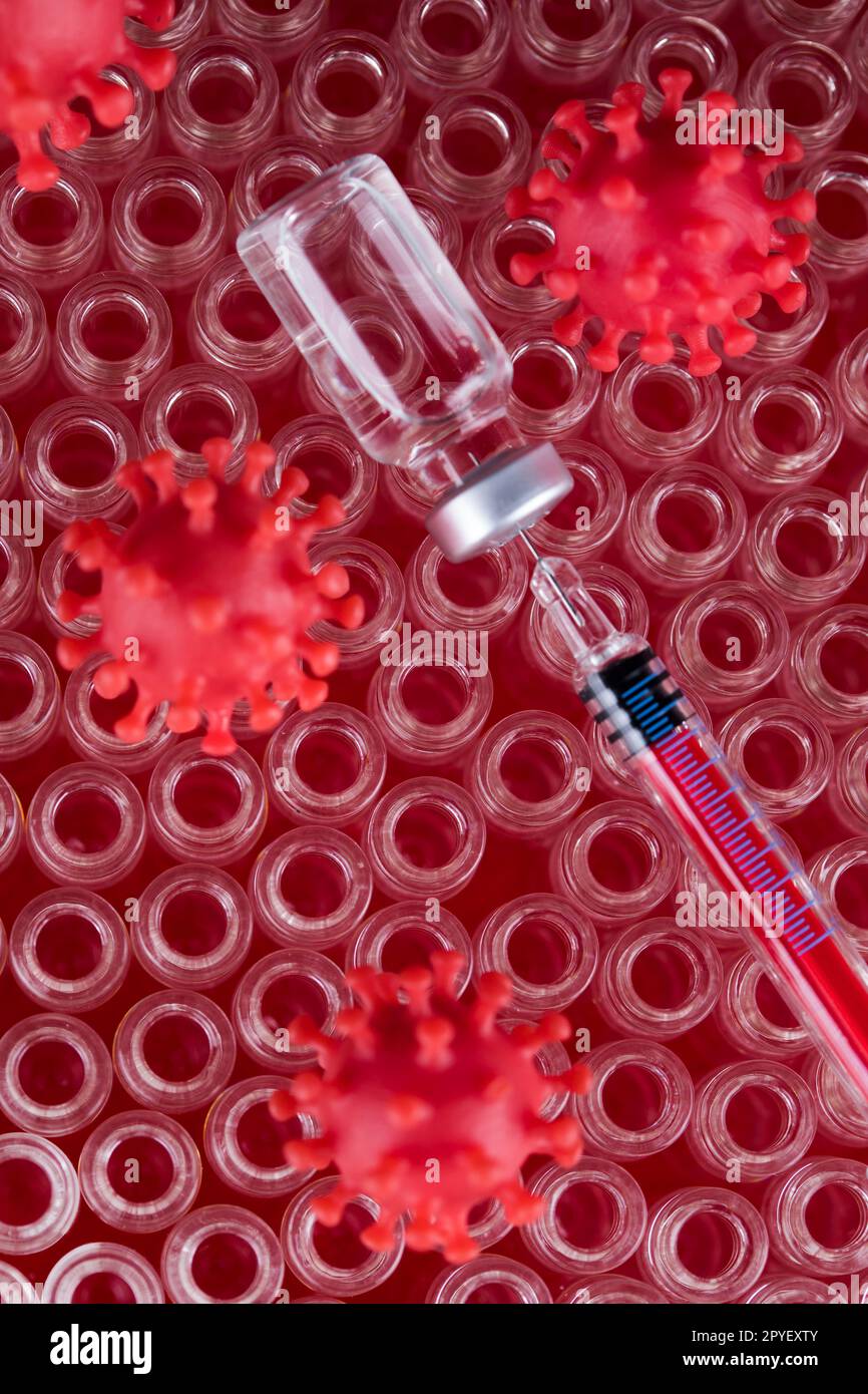 Chiudere la siringa medica con un vaccino Foto Stock