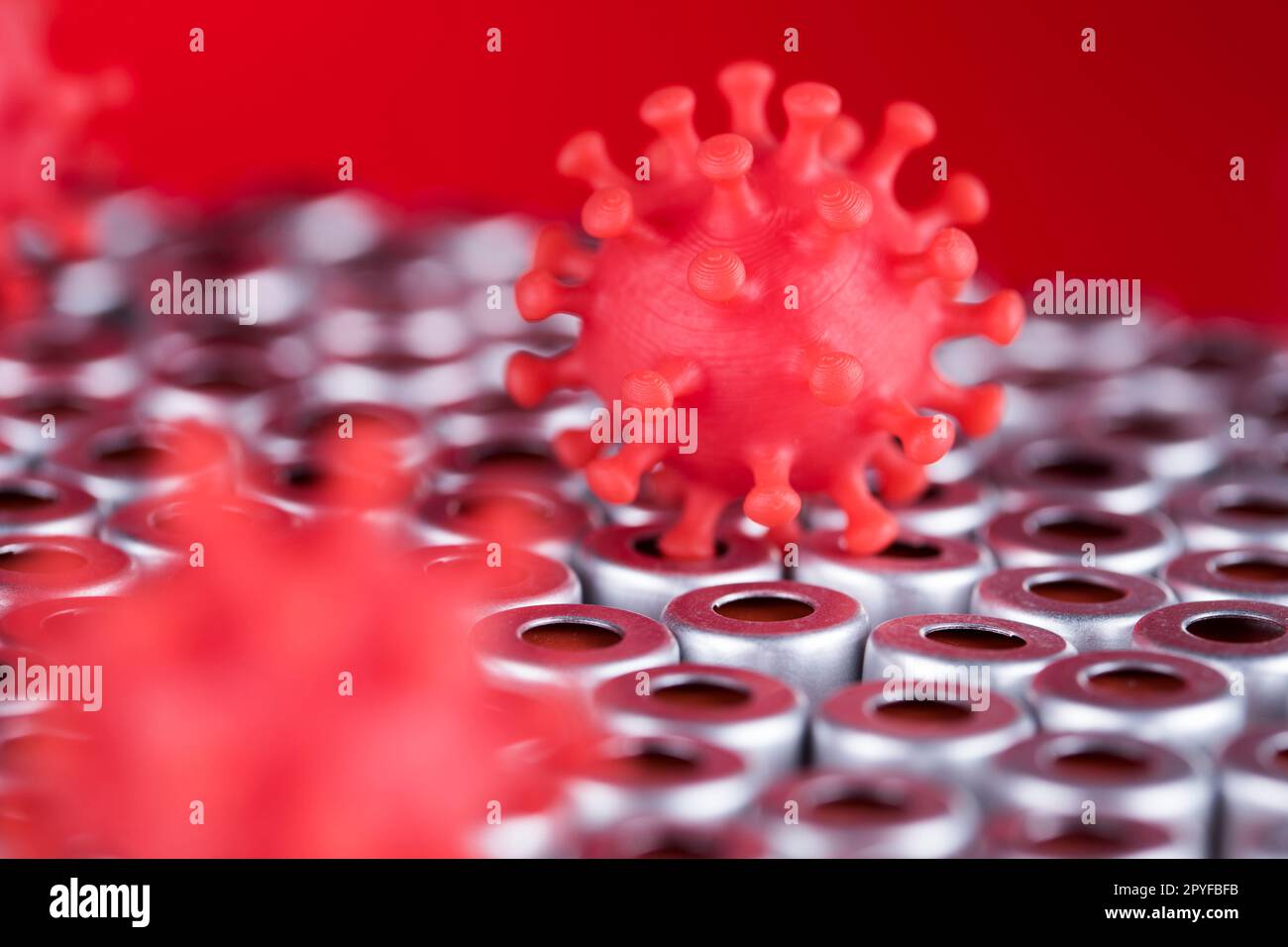 Fiale con vaccino anti covid 19 Foto Stock