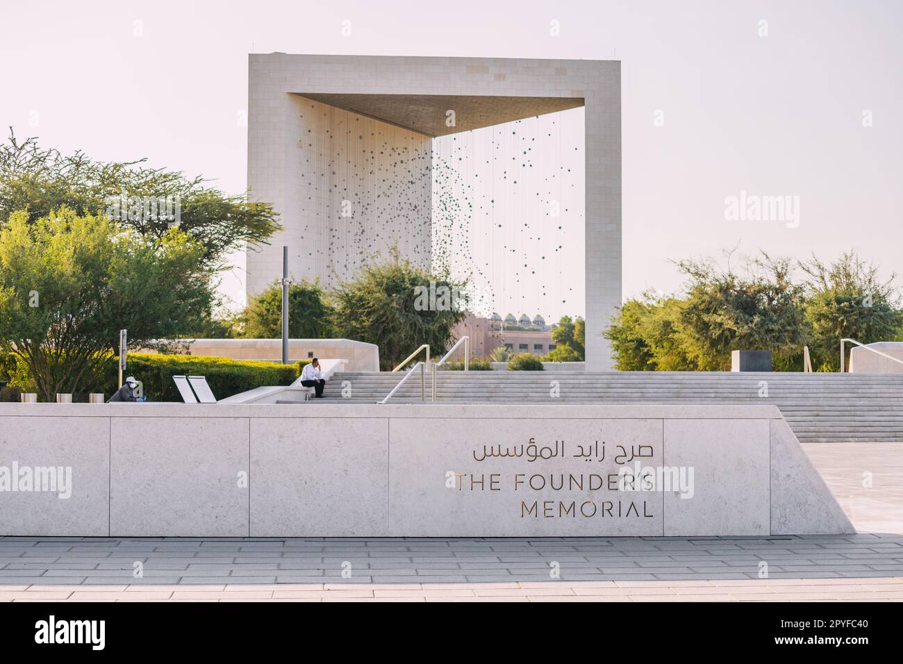 15 gennaio 2023, Abu Dhabi, Emirati Arabi Uniti: Memoriale dei fondatori con il ritratto facciale dello sceicco degli Emirati Arabi Uniti Foto Stock