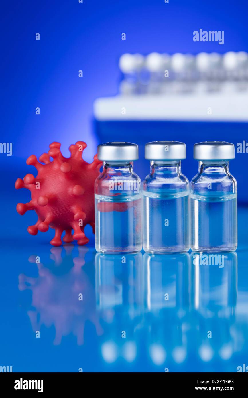 Fiale con vaccino anti covid 19 Foto Stock