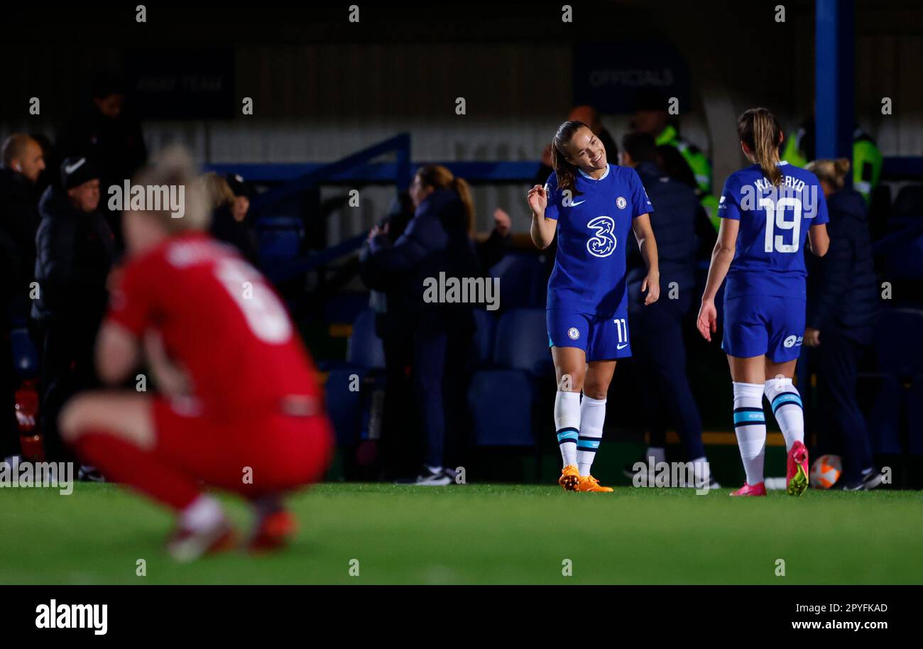 Londra, Regno Unito. 03rd maggio, 2023. Londra, Inghilterra, 3rd 2023 maggio: Guro Reiten (11 Chelsea) celebra la vittoria della sua squadra, mentre Jasmine Matthews (6 Liverpool) sembra sconcertato e deluso dopo la partita di calcio della Barclays fa Women's Super League tra Chelsea e Liverpool a Kingsmeadow a Londra, Inghilterra. (James Whitehead/SPP) Credit: SPP Sport Press Photo. /Alamy Live News Foto Stock