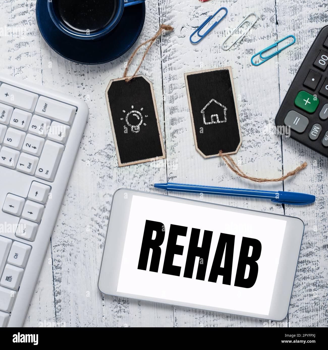 Cartello di testo che mostra Rehab. Business idea corso di trattamento per la dipendenza da alcol droga in genere a residenziale Foto Stock