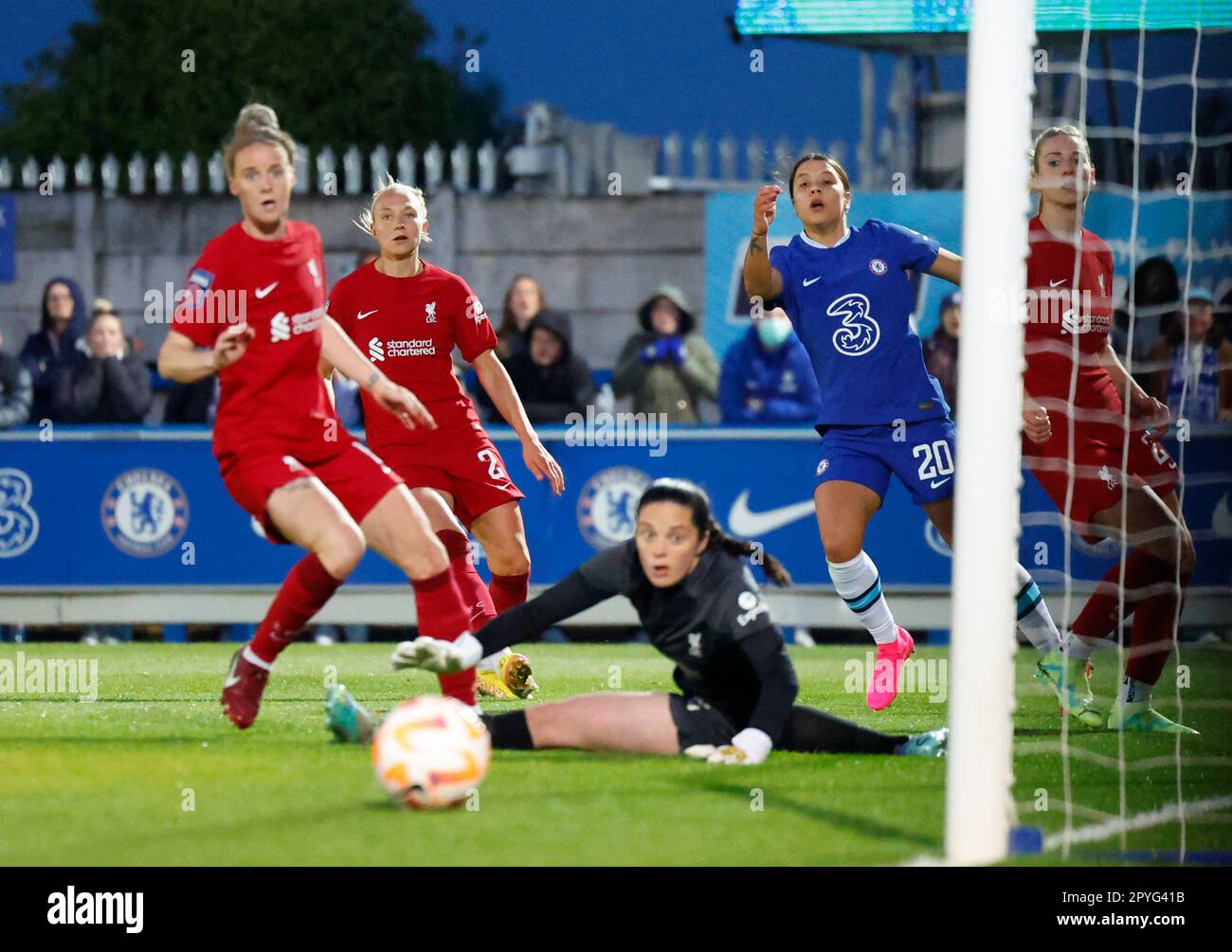 Londra, Regno Unito. 03rd maggio, 2023. Londra, Inghilterra, 3rd 2023 maggio: Sam Kerr (20 Chelsea) ha un colpo sulla deriva di obiettivo in tutta la durata della partita di calcio della Super League delle donne di Barclays fa tra Chelsea e Liverpool a Kingsmeadow a Londra, Inghilterra. (James Whitehead/SPP) Credit: SPP Sport Press Photo. /Alamy Live News Foto Stock