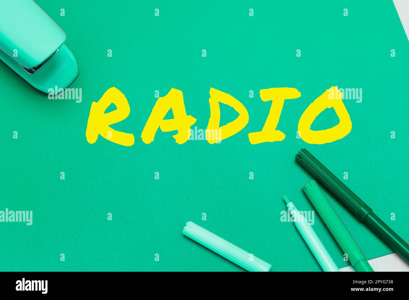 Segnale radio che visualizza. Concetto che significa ricezione della trasmissione onde elettromagnetiche che trasportano messaggi sonori Foto Stock