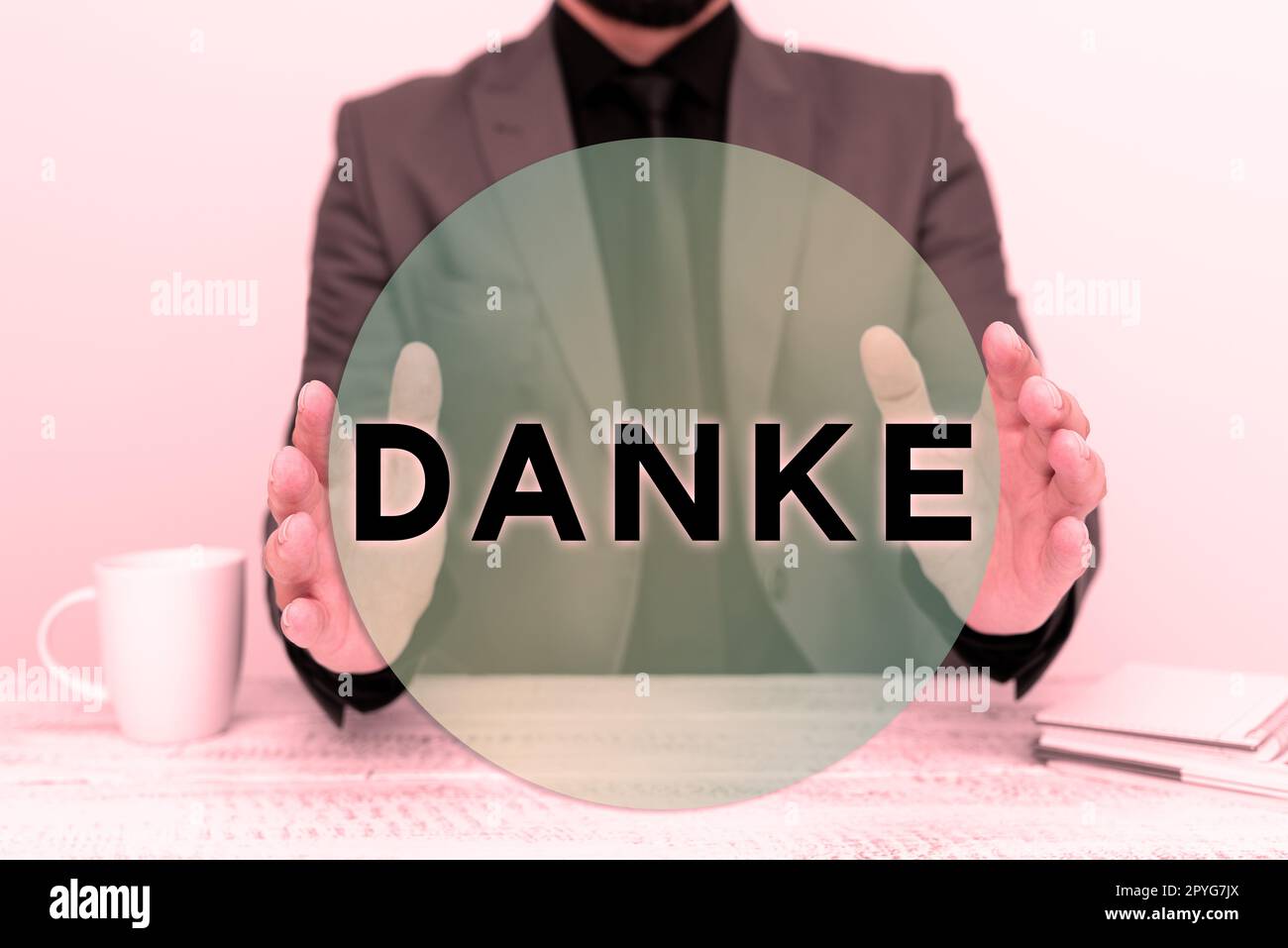 Cartello con la scritta Danke. Foto concettuale utilizzata come modo informale di dire grazie in lingua tedesca ringraziare Foto Stock