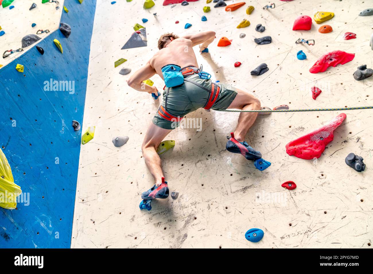 arrampicata artificiale pareti di arrampicata con corda belay Foto Stock