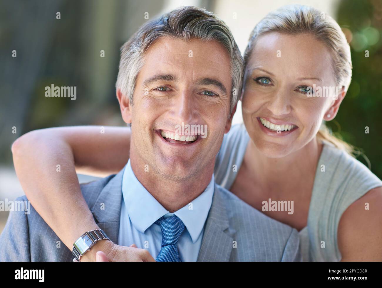 Weve ha fatto il nostro successo insieme. Ritratto di una coppia matura sorridente di affari. Foto Stock
