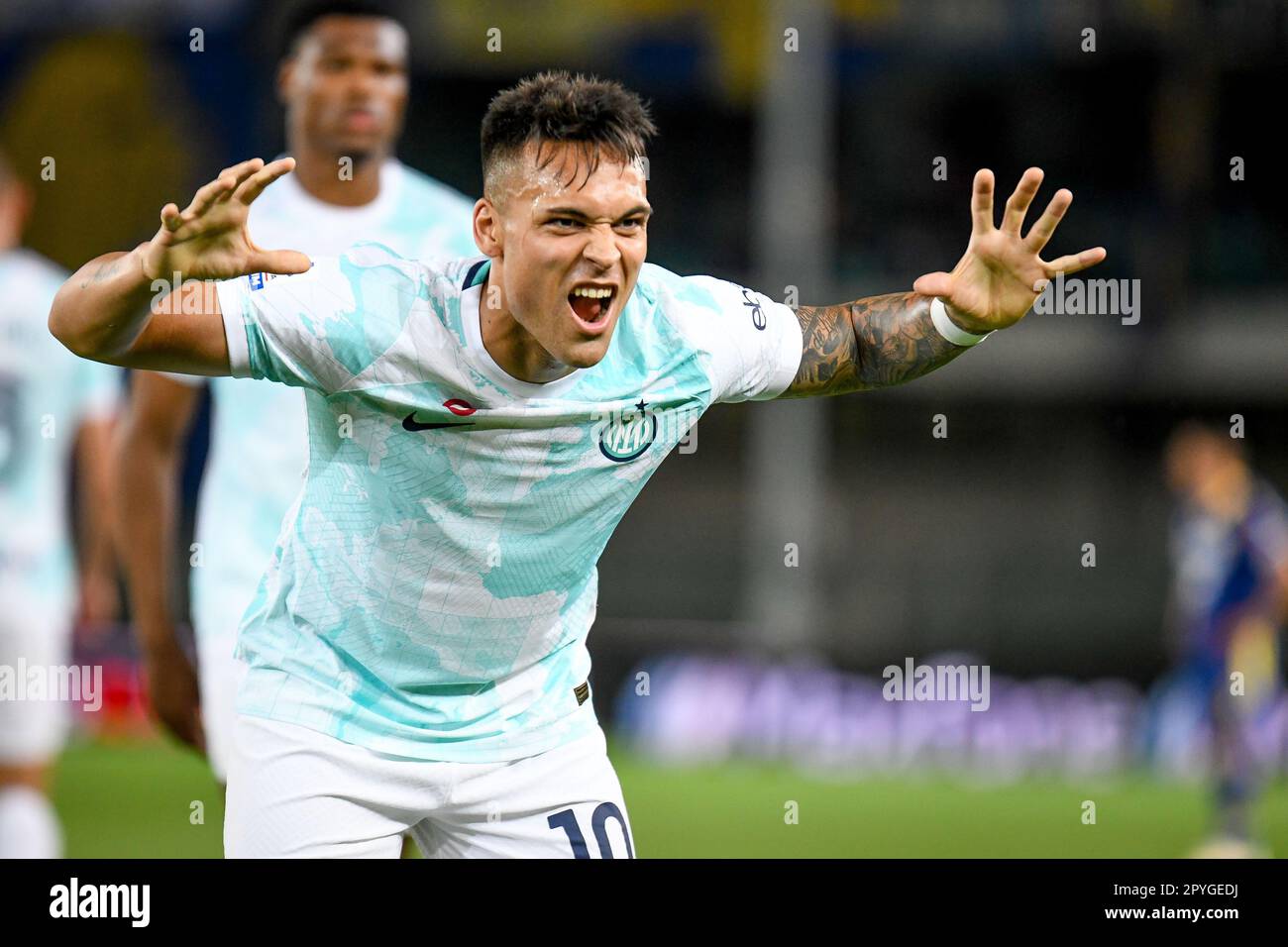 Verona, Italia. 03rd maggio, 2023. Stadio del Marcantonio Bentegodi, Verona, 03 maggio 2023, Inter's Lautaro Martinez festeggia dopo aver segnato un gol con il volto della tigre durante Hellas Verona FC vs Inter - FC Internazionale - calcio italiano Serie A Match Credit: Live Media Publishing Group/Alamy Live News Foto Stock