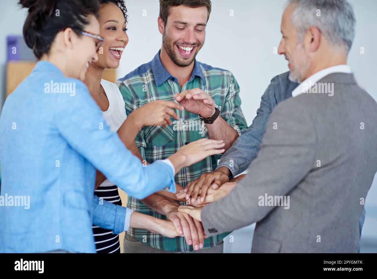 Gruppo di tre uomini e due donne immagini e fotografie stock ad alta  risoluzione - Alamy