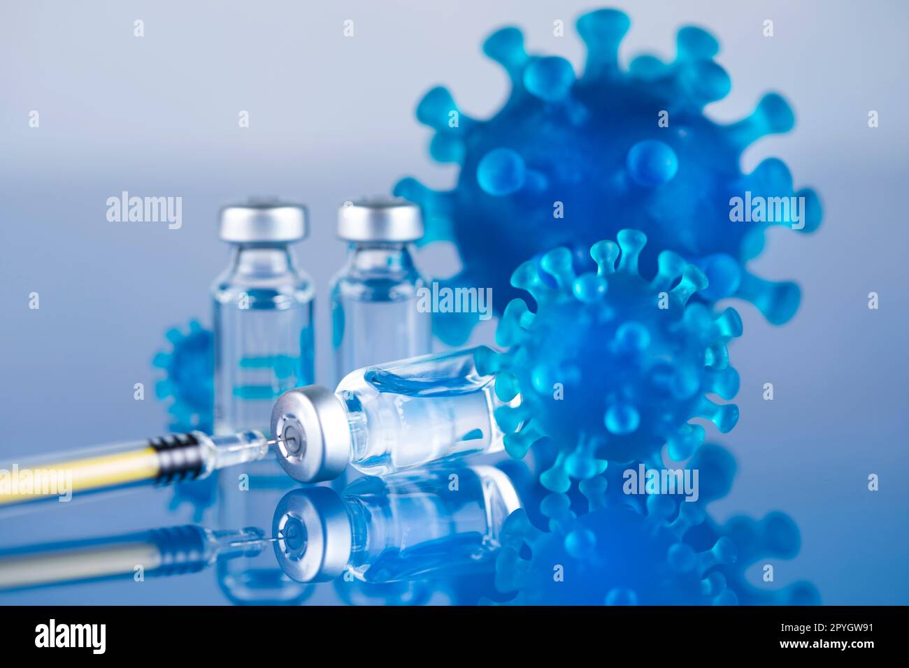 Chiudere la siringa medica con un vaccino Foto Stock