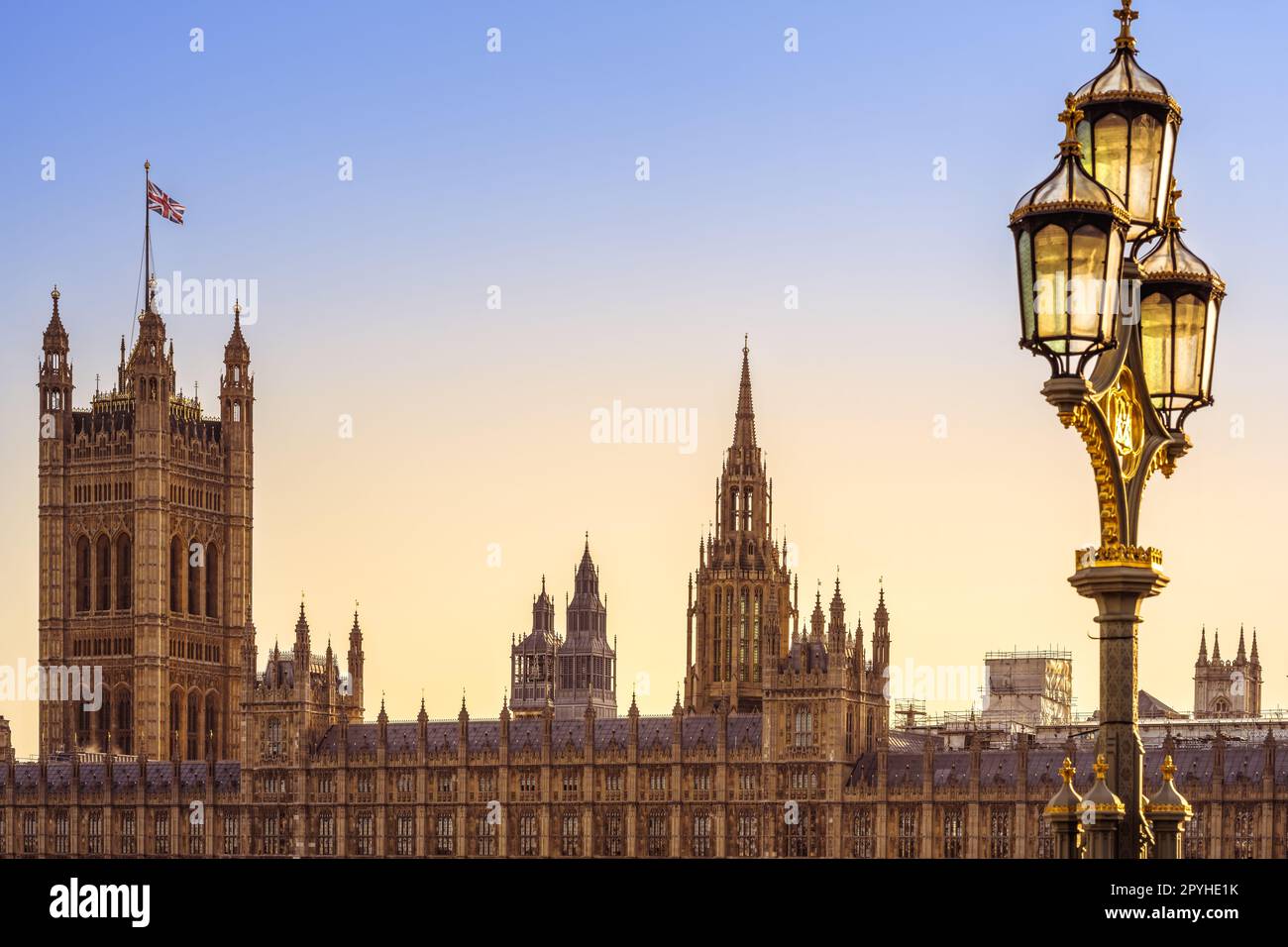 il palazzo di westminster al sole della sera, londra Foto Stock