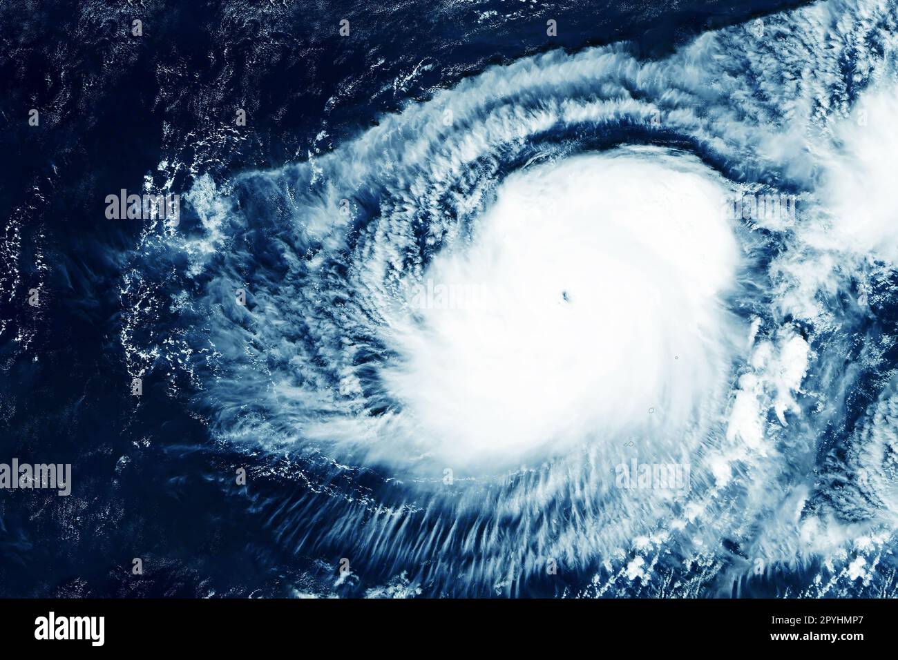 Un uragano dallo spazio esterno, un ciclone atmosferico. Elementi di questa immagine fornito NASA. Foto di alta qualità Foto Stock