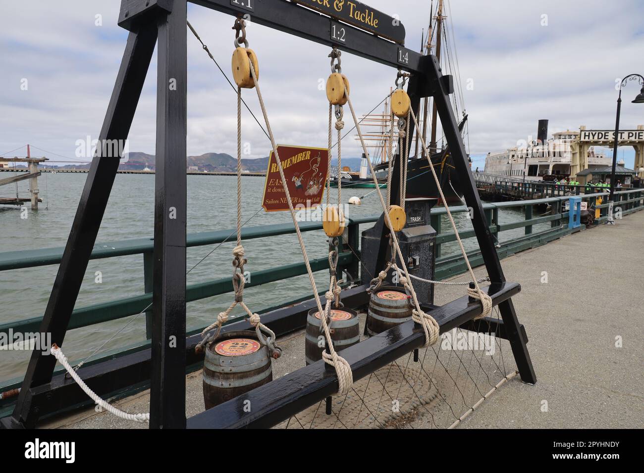 San Francisco, California: 6-22-2021: Museo Marittimo di San Francisco California, Block and Tackle Foto Stock