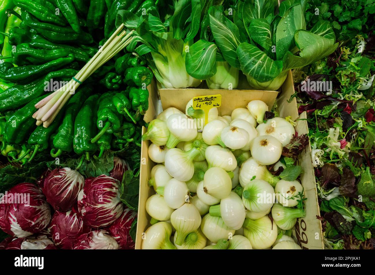 Verdura fresca, Mercado s Olivar , Palma di Mallorca,Islas Baleares, Spagna. Foto Stock